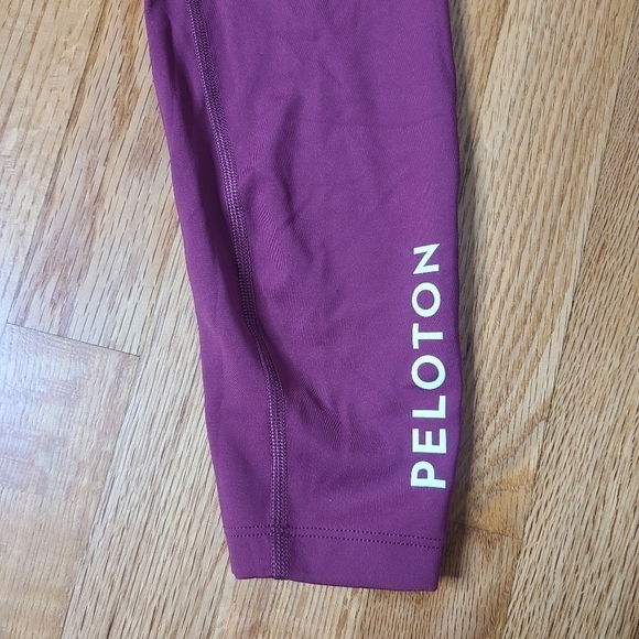 Peloton Medium High Rise Crop Leggings - Picture 3 of 4